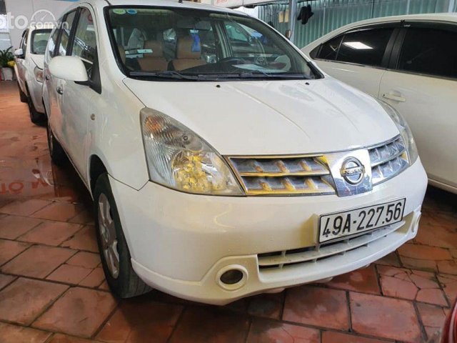 Cần bán lại xe Nissan Livina 2012, màu trắng xe gia đình