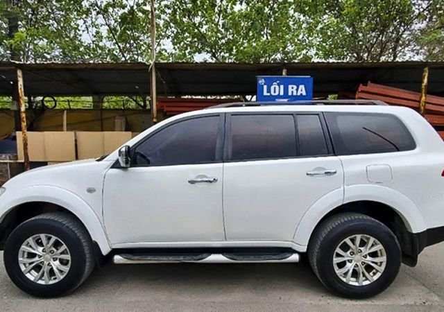 Cần bán gấp Mitsubishi Pajero Sport VT5 sản xuất 2016, màu trắng  0