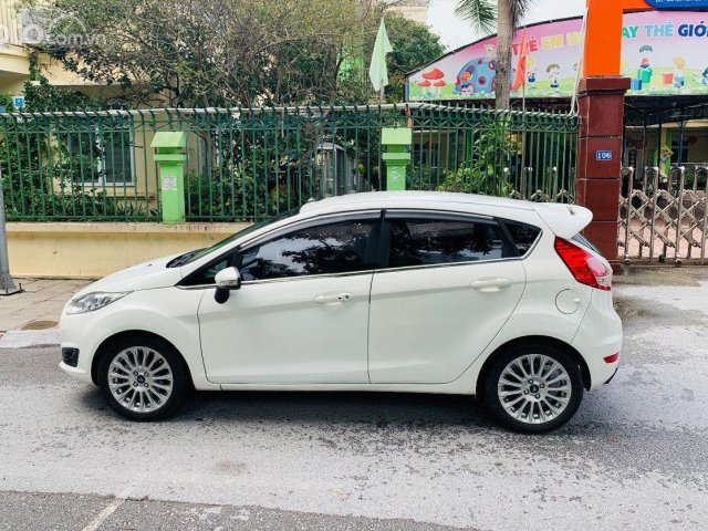 Bán ô tô Ford Fiesta 1.5L Sport sản xuất 2017, màu trắng, giá 389tr0