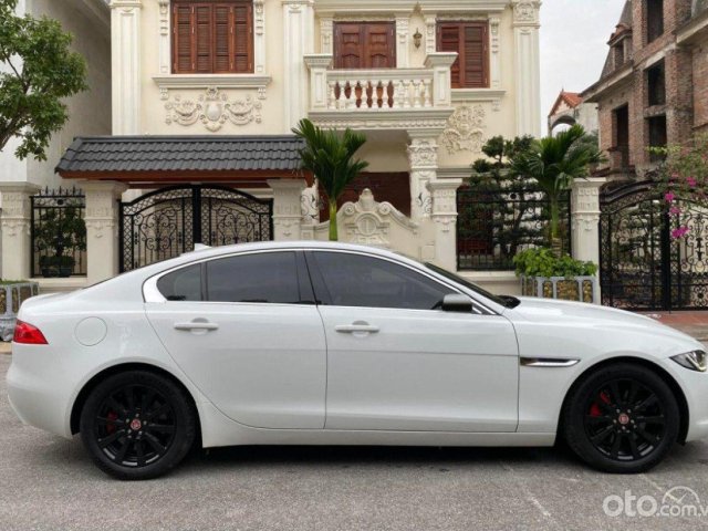 Bán Jaguar XE Prestige đời 2015, màu trắng, xe nhập