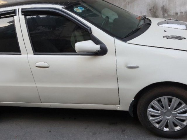 Cần bán Fiat Albea năm sản xuất 2004, màu trắng xe gia đình, giá chỉ 77 triệu