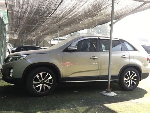 Cần bán xe Kia Sorento GATH đời 2018, màu vàng cát