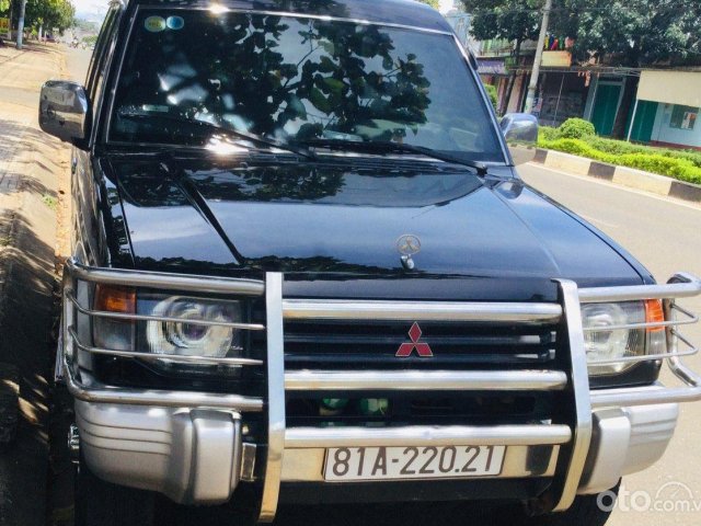 Cần bán xe Mitsubishi Pajero năm 2006, màu đen0