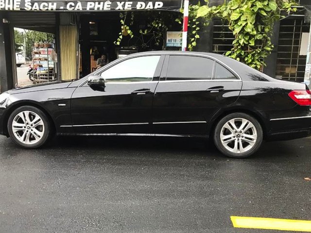 Bán ô tô Mercedes E250 năm 2010, màu đen như mới0