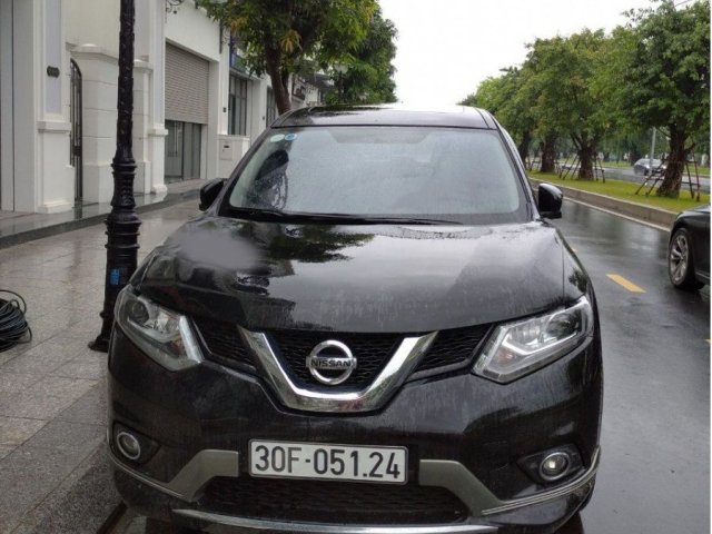 Cần bán gấp Nissan X trail đời 2018, màu đen còn mới0