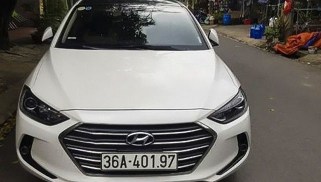 Bán ô tô Hyundai Elantra 1.6 MT 2019, màu trắng chính chủ, giá 485tr