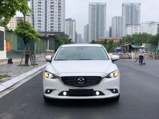 Cần bán Mazda 6 2.0 Premium đời 2018, màu trắng, giá chỉ 735 triệu0