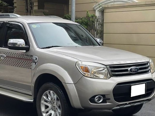 Cần bán xe Ford Everest 2.5L 4x2 AT đời 2014, màu hồng phấn0