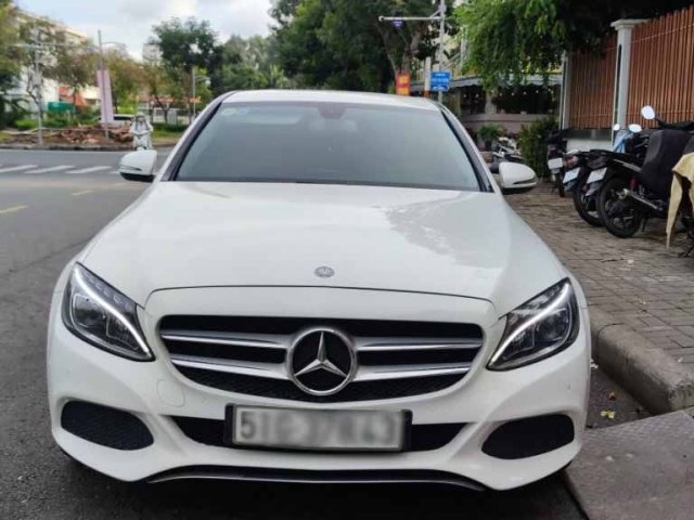 Mua ngay Mercedes C200 giá cực sốc, giá chỉ 989 triệu, giao xe tận nhà, trả góp lên đến 80%0