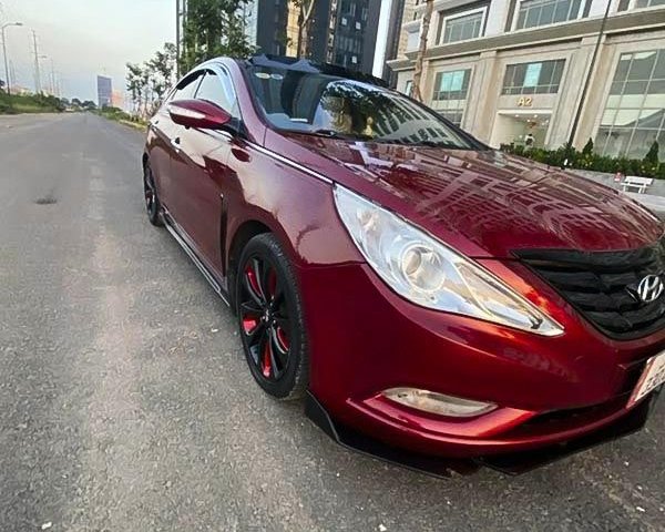 Cần bán xe Hyundai Sonata 2.0 AT sản xuất năm 2011, màu đỏ, xe nhập 0