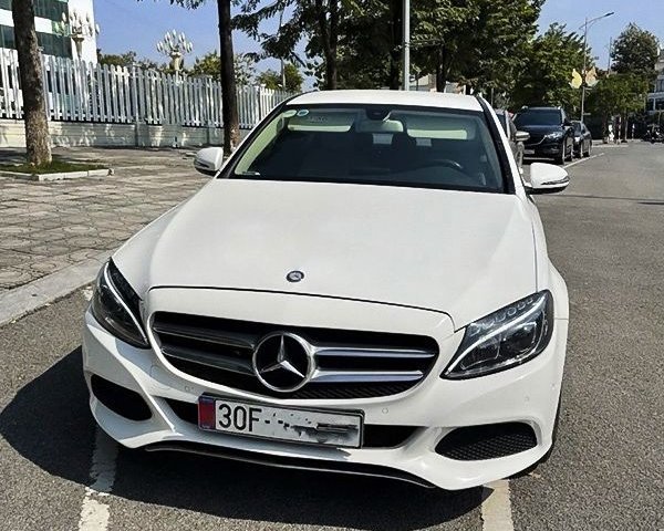 Bán ô tô Mercedes C200 AT đời 2018, màu trắng chính chủ