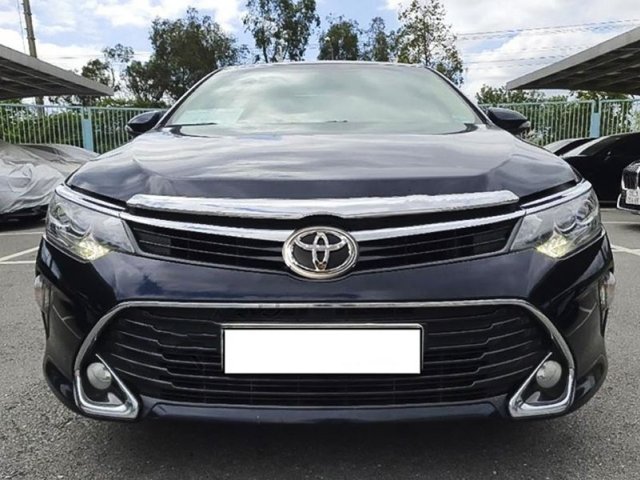 Bán ô tô Toyota Camry 2.0E sản xuất năm 2018, màu đen giá cạnh tranh0