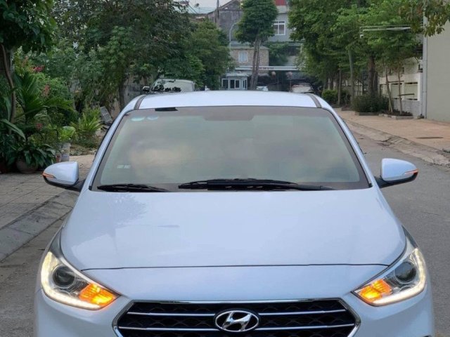 Bán Hyundai Accent 1.4 MT đời 2018, màu trắng, 370 triệu