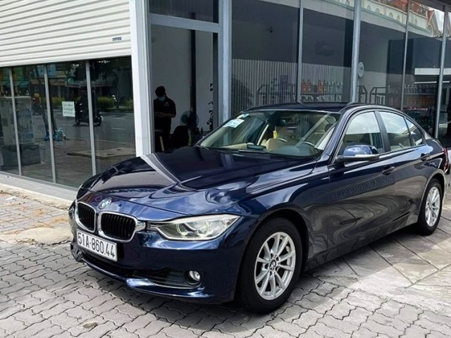 Cần bán lại xe BMW 320i sản xuất năm 2013, màu xanh lam, xe nhập xe gia đình0