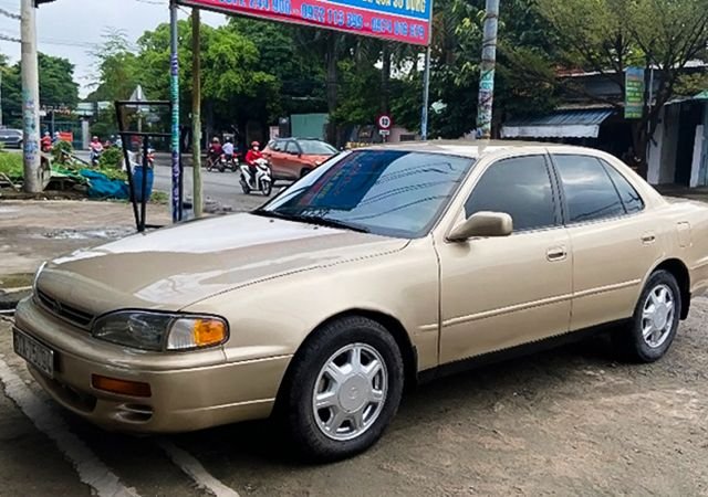 Tìm Mua Toyota Camry 1995: Kinh Nghiệm, Lưu Ý và Kiểm Tra