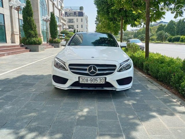 Cần bán gấp Mercedes sản xuất 2015, màu trắng còn mới