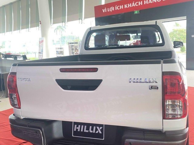 Toyota Hilux 2.4 4x2  sản xuất 2021, giá tốt, đủ màu, sẵn xe giao ngay2