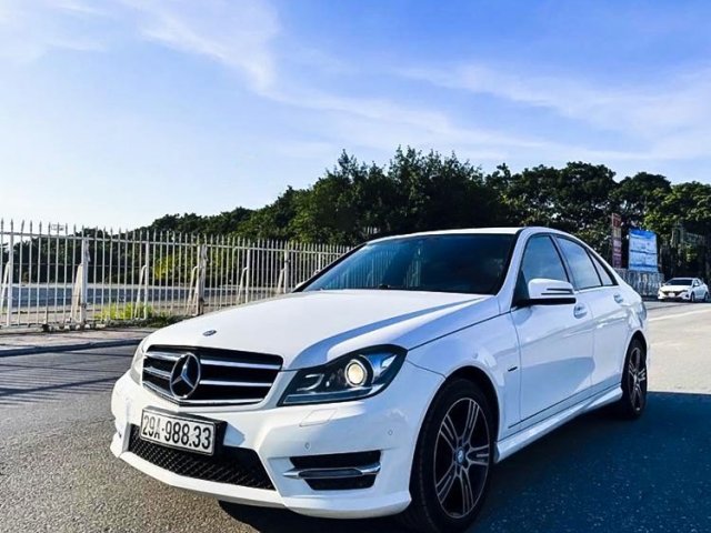 Bán Mercedes C200 sản xuất năm 2013, màu trắng0