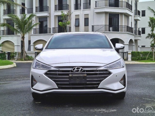 Cần bán xe Hyundai Elantra 2.0 AT đời 2020, màu trắng