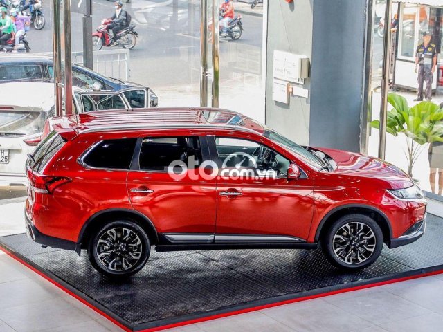 Bán Mitsubishi Outlander CVT AT 2021, màu đỏ, 825tr