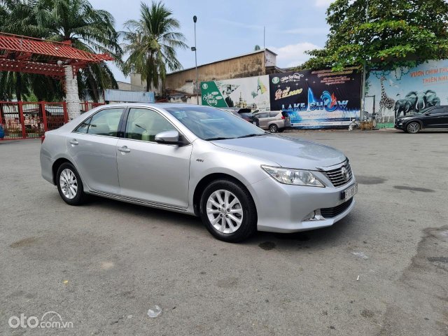 Camry máy 2.0 model 2015, một đời chủ, xe nhà trùm mền không chạy bởi vậy còn rất mới, toàn bộ còn zin theo xe0