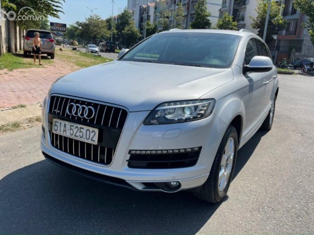 Cần bán gấp Audi Q7 3.0 AT đời 2013, màu bạc, nhập khẩu nguyên chiếc0