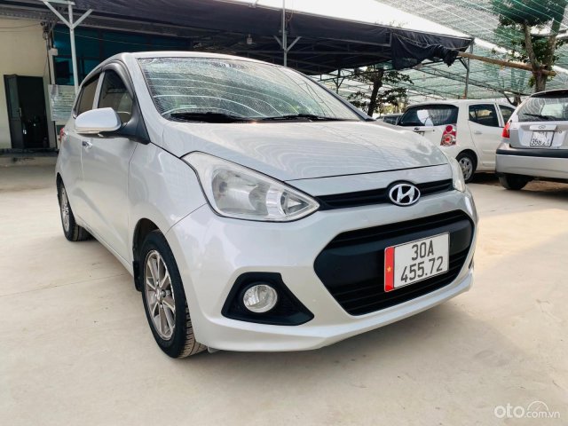 Cần bán xe Hyundai Grand i10 sản xuất 2015, màu bạc, giá 242tr
