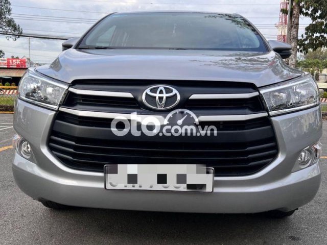 Cần bán lại xe Toyota Innova đời 2020, màu bạc, xe nhập