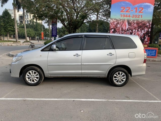 Bán ô tô Toyota Innova 2014 form mới 2015 bản 2.0E0