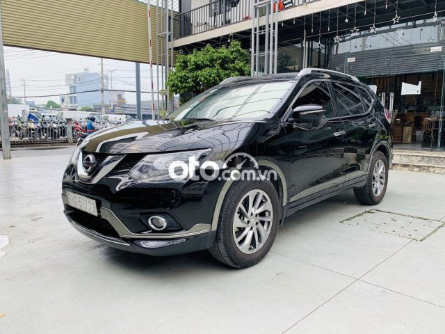 Bán Nissan X trail 2.5 năm 2017, màu đen