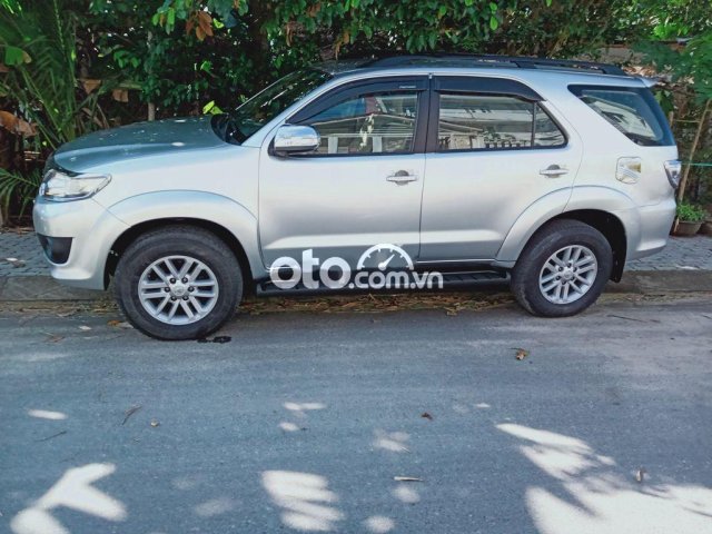 Bán Toyota Fortuner MT sản xuất 2013, màu bạc chính chủ