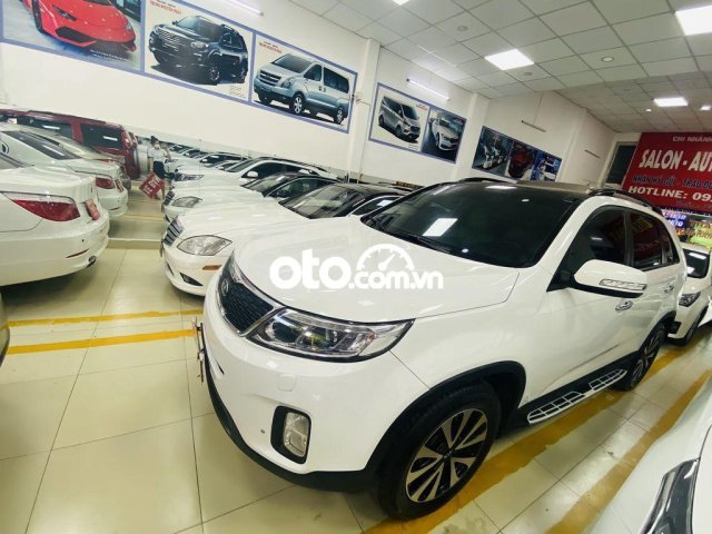 Cần bán xe Kia Sorento AT năm 2016, màu trắng còn mới0