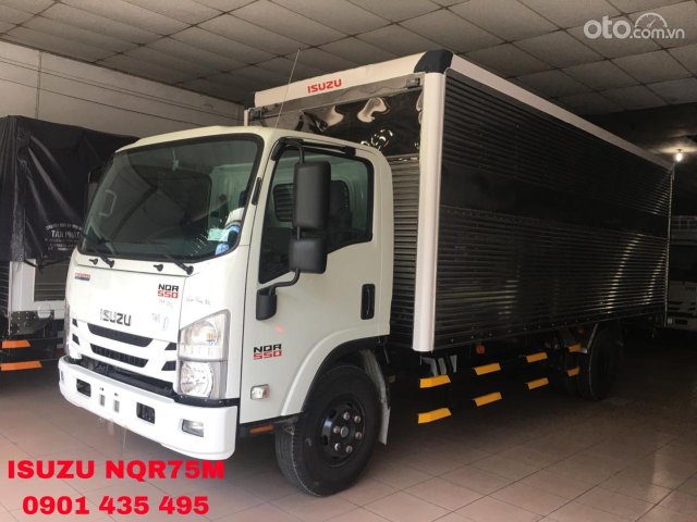 Isuzu 5.500kg, thùng kín 6.2m - Khuyến mại máy lạnh, 9 phiếu bảo, radio MP3