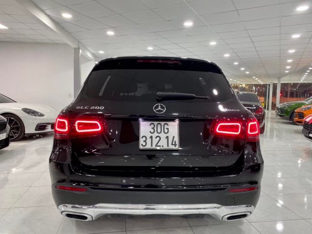 Bán Mercedes GLC 200 4MATIC năm sản xuất 2020, màu đen3