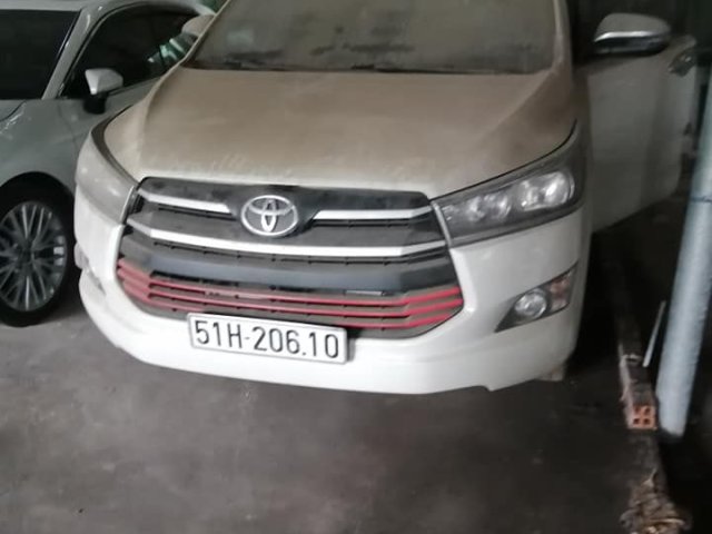 Cần bán Toyota Innova AT đời 2019, màu bạc