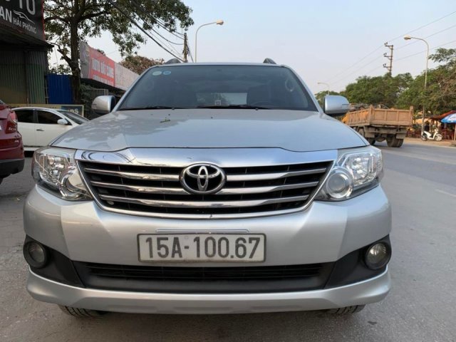 Bán gấp với giá ưu đãi chiếc Toyota Fortuner V 2013, xe còn mới