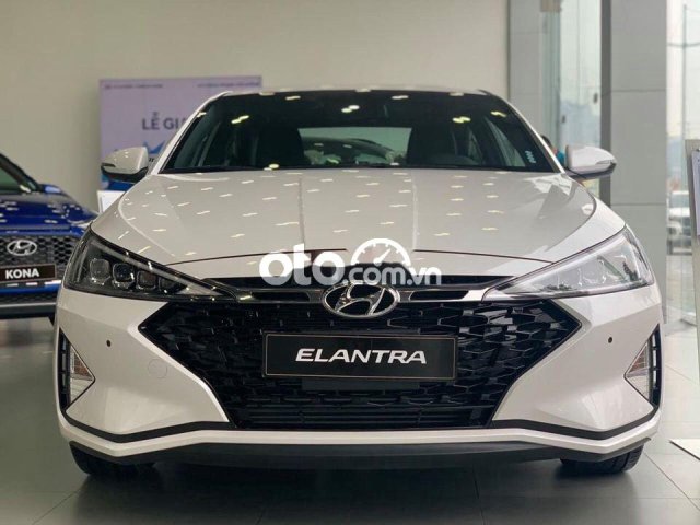Bán Hyundai Elantra Sport đời 2021, màu trắng giá cạnh tranh