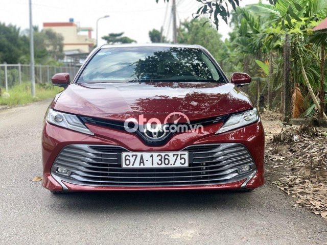 Cần bán xe Toyota Camry 2.5Q năm sản xuất 2020, màu đỏ, nhập khẩu