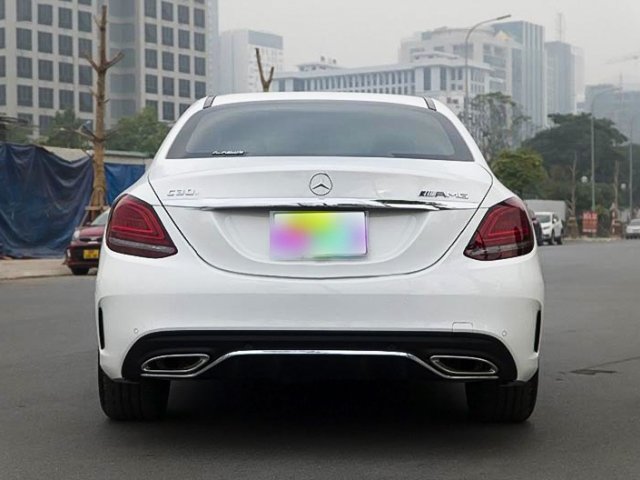 Cần bán lại xe Mercedes C300 AMG năm sản xuất 2021, màu trắng2