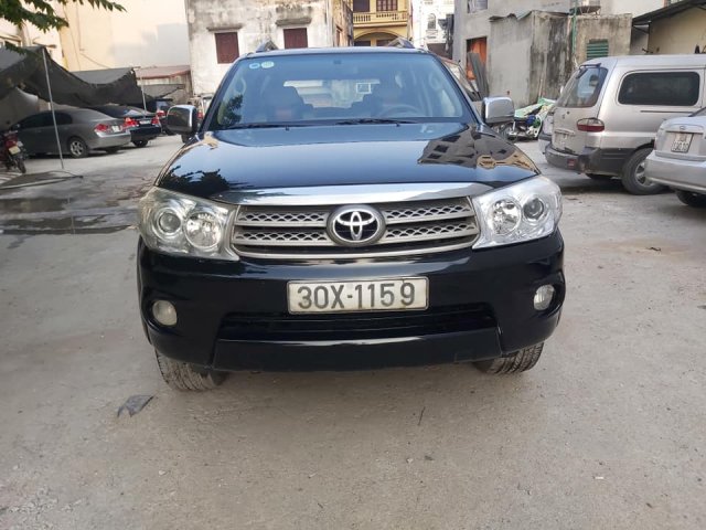 Cần bán lại xe Toyota Fortuner MT năm 2010, màu đen, 353tr0