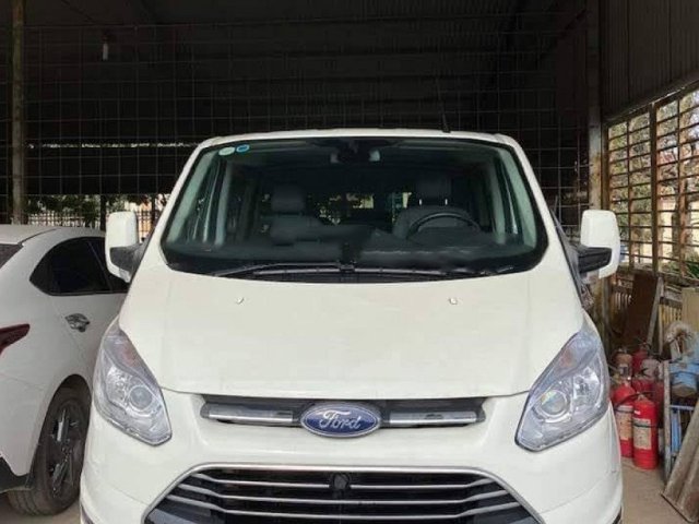 Cần bán xe Ford Tourneo Titanium 2.0 AT sản xuất 2019, màu trắng còn mới0