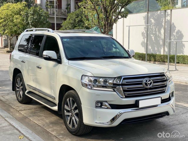 Xe Toyota Land Cruiser AT năm sản xuất 2016, màu trắng, nhập khẩu