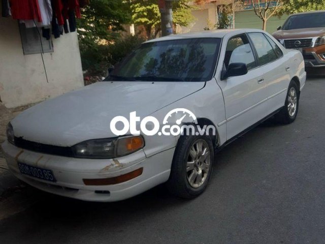 Cần bán gấp Toyota Camry MT năm sản xuất 1994, màu trắng, xe nhập 