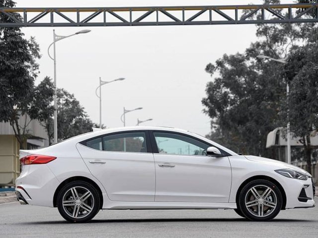 Bán ô tô Hyundai Elantra 1.6MT năm sản xuất 2021, màu trắng, 559tr