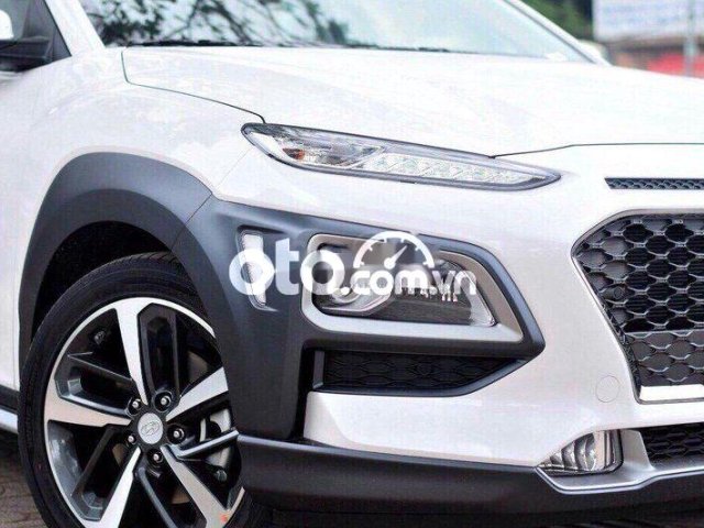 Cần bán Hyundai Kona AT năm 2021, màu trắng, nhập khẩu nguyên chiếc, giá chỉ 670 triệu1