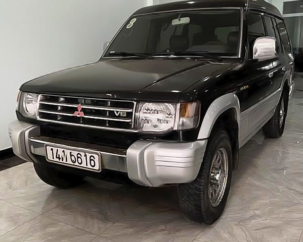 Bán xe Mitsubishi Pajero năm sản xuất 2004, màu đen, 118 triệu