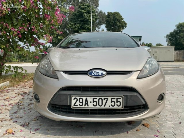 Bán xe Ford Fiesta AT năm sản xuất 2011, màu bạc0