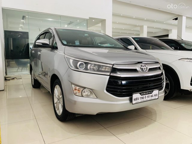 [Hot] bán Toyota Innova V 2017 bạc, hỗ trợ kiểm định miễn phí