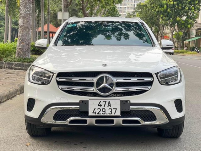 Cần bán lại xe Mercedes-Benz GLC 200 sản xuất 2020, màu trắng