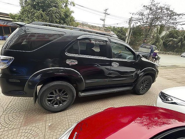 Bán Toyota Fortuner năm 2015, màu đen, 639tr